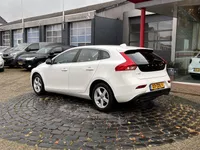 Volvo V40 1.6 T3 Momentum | 16" LMV | Keyless | Camera | Navi | All-in rijklaarprijs Foto
