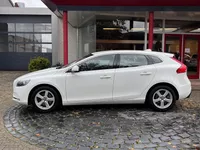 Volvo V40 1.6 T3 Momentum | 16" LMV | Keyless | Camera | Navi | All-in rijklaarprijs Foto