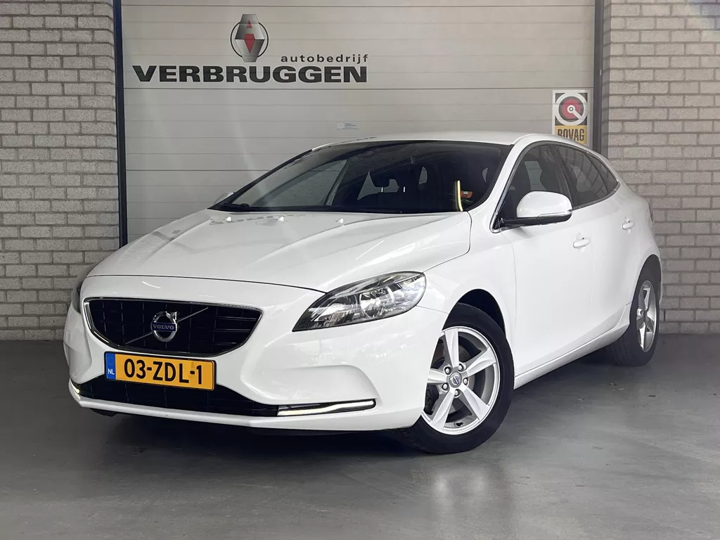 Volvo V40 1.6 T3 Momentum | 16&quot; LMV | Keyless | Camera | Navi | All-in rijklaarprijs