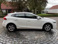 Volvo V40 1.6 T3 Momentum | 16" LMV | Keyless | Camera | Navi | All-in rijklaarprijs Foto