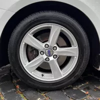 Volvo V40 1.6 T3 Momentum | 16" LMV | Keyless | Camera | Navi | All-in rijklaarprijs Foto
