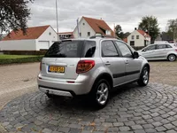 Suzuki SX4 1.6 Comfort | 16" LMV | Trekhaak | ALL-Season | Keyless | Stoelverw. | Dealer onderh. | All-in rijklaarprijs Foto