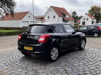 Suzuki Swift 1.0 Select | 16" LMV | Carplay | Camera | Stoelverw. | All-in rijklaarprijs Foto