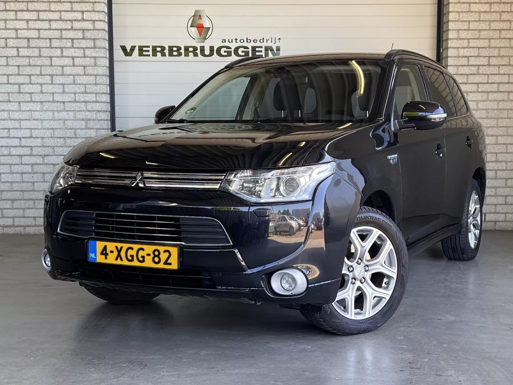 Mitsubishi Outlander 2.0 PHEV Executive Edition | Trekhaak | 18&quot; LMV | Navi | Camera | All-in rijklaarprijs